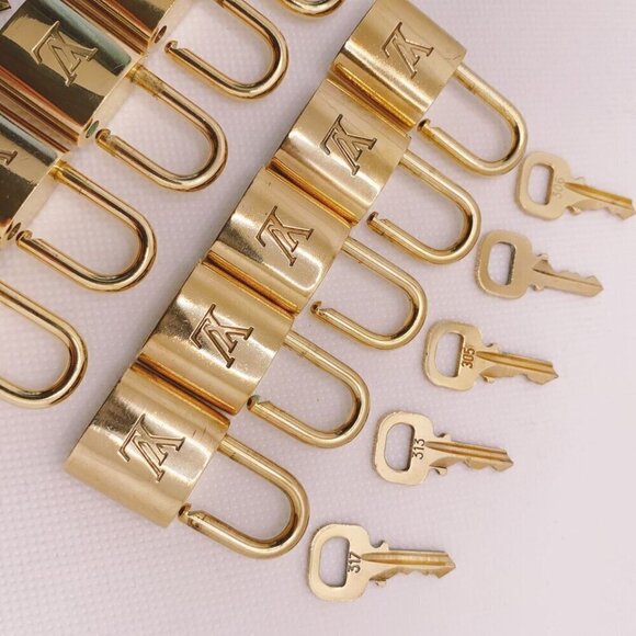 Authentic Louis Vuitton Shiny Gold 1 Lock and 1 Key Excellent Condition 121425 - Picture 8 of 9